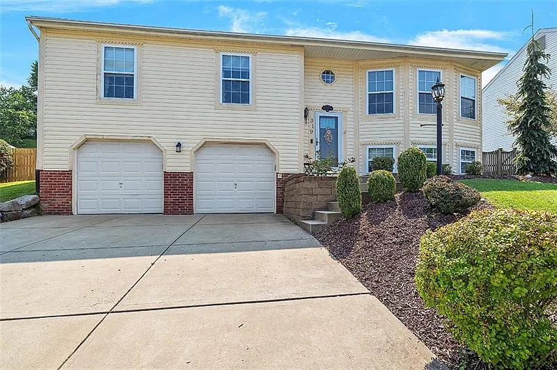 319 Carriage Blvd photo 1