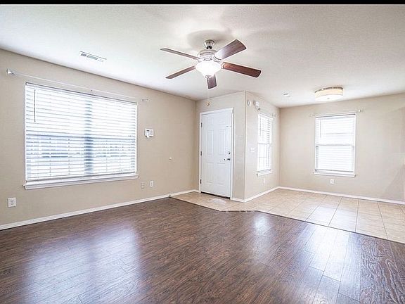3rd image of 4609 W Colfax Loop