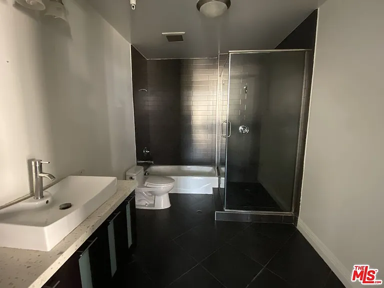 652 Mateo St #102 — Photo 11