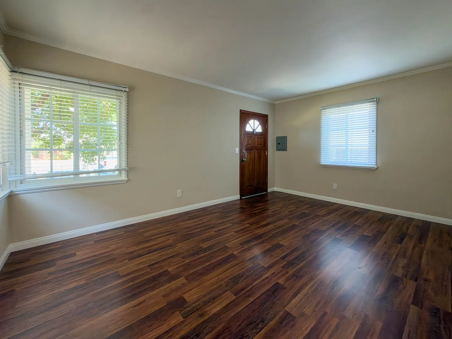 4114 W Victory Blvd — Photo 4