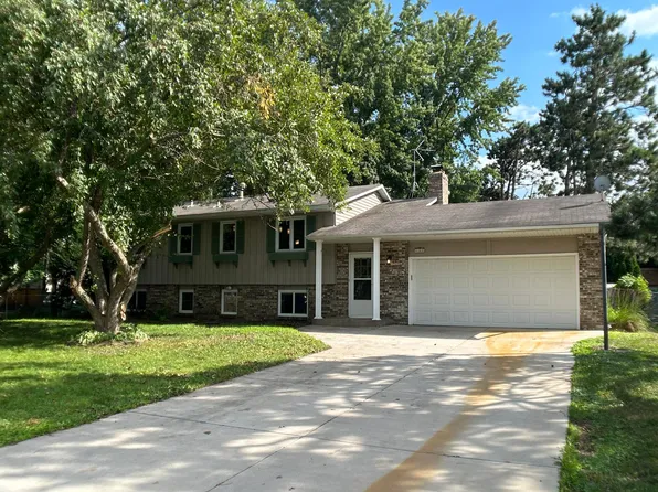 896 Sunrise Ct, Stillwater, MN 55082