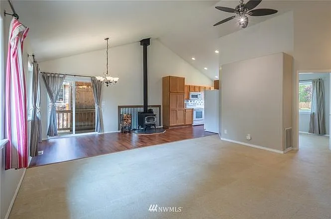 907 Marian Dr — Photo 2
