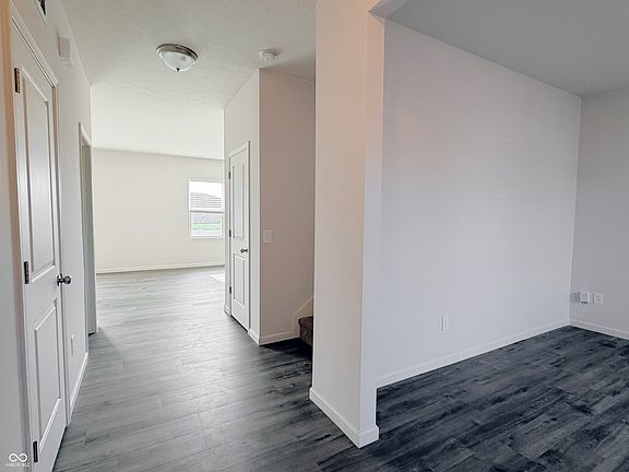 3rd image of 1721 Redbay Dr