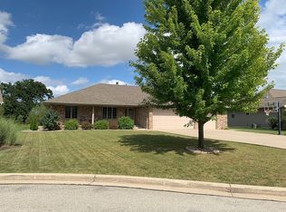 1880 Payton Ct, De Pere, WI 54115