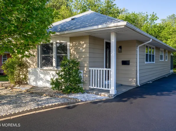 19 Newport Place, Toms River, NJ 08753