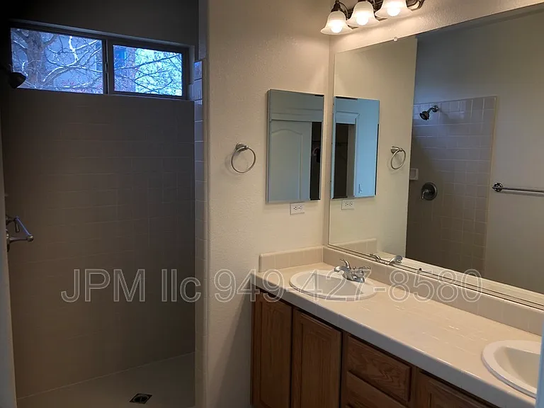 470 Shire Ct — Photo 10