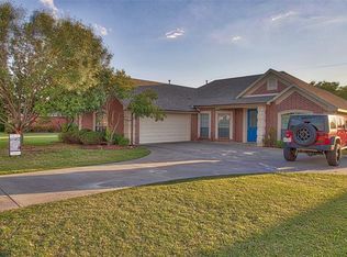 1404 High Point Dr, Pilot Point, TX 76258