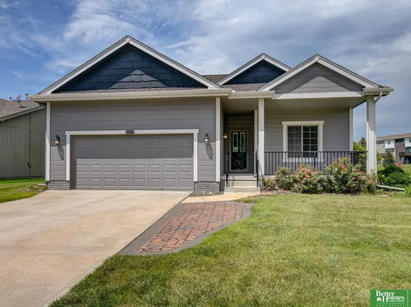 18306 Emiline St, Omaha, NE 68136