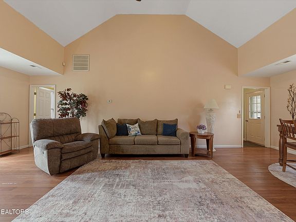 4th image of 1220 Christianburg Ln
