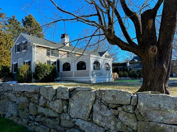 45 School St, Dartmouth, MA 02748