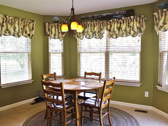 4th image of 5679 Bee Ln
