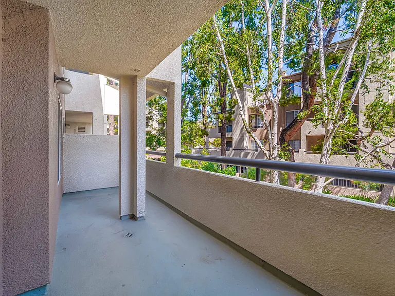 5520 Owensmouth Ave #108 — Photo 14