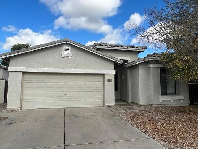 3310 E Hampton Ln — Photo 1
