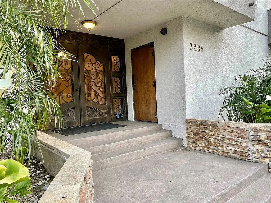 2 bed, 2.5 bath, 1956 sqft, $3,995 — Photo 3