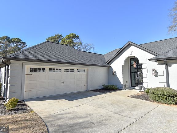 3rd image of 1091 Fairway Ridge Rd