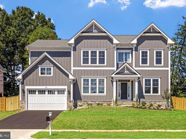 910 Fairway Dr NE, Vienna, VA 22180