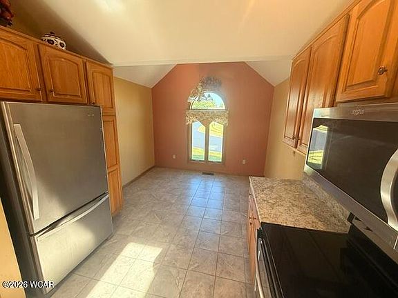 4th image of 130 Oak Ln