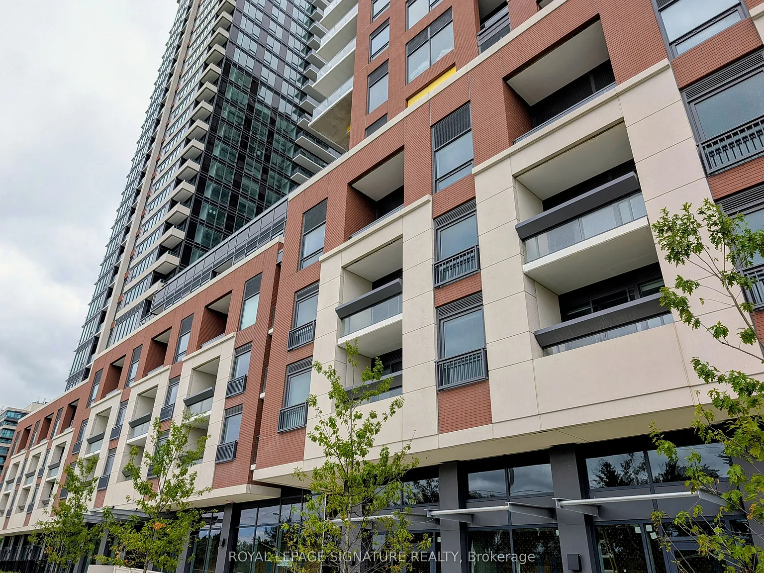 Notting Hill Condos — Photo 2