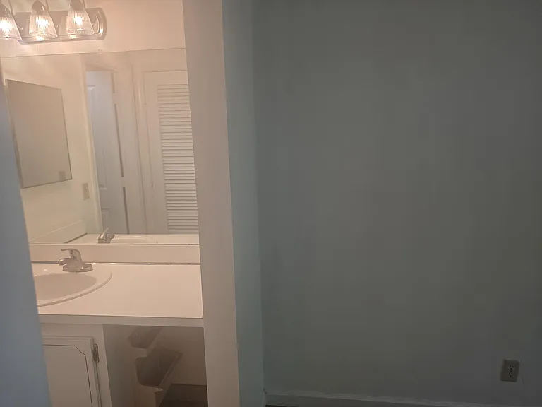 959 SE 2nd Ave #214 — Photo 17