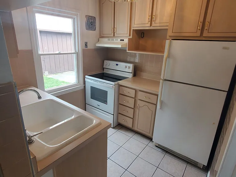 3173 Warick Rd — Photo 13