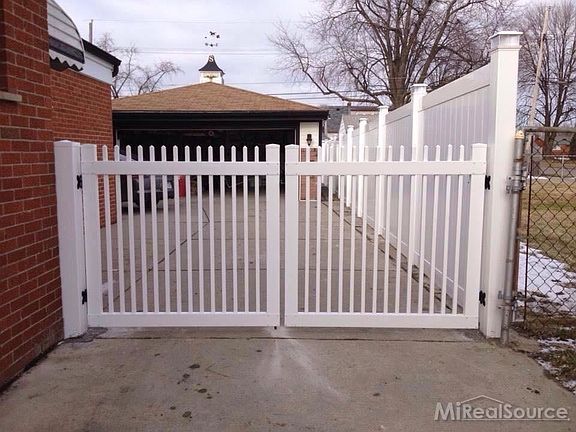 5th image of 23119 Glenbrook St