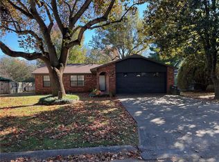 2275 E Magnolia Dr, Fayetteville, AR 72703