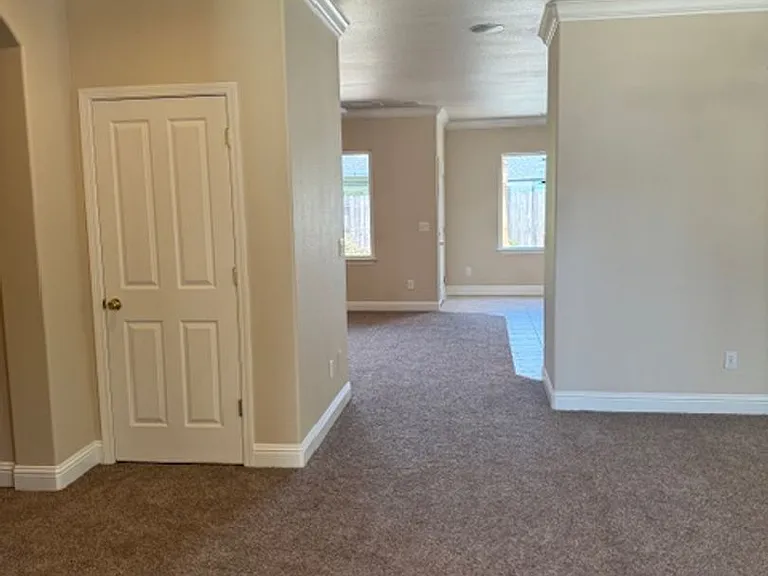 1390 Empress Ln — Photo 4
