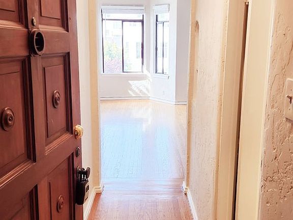 5th image of 2555 Market St #15