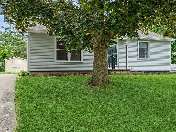 3rd image of 120 E Hickory St