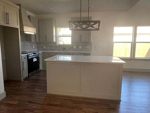 4th image of 642 Kontiki Dr