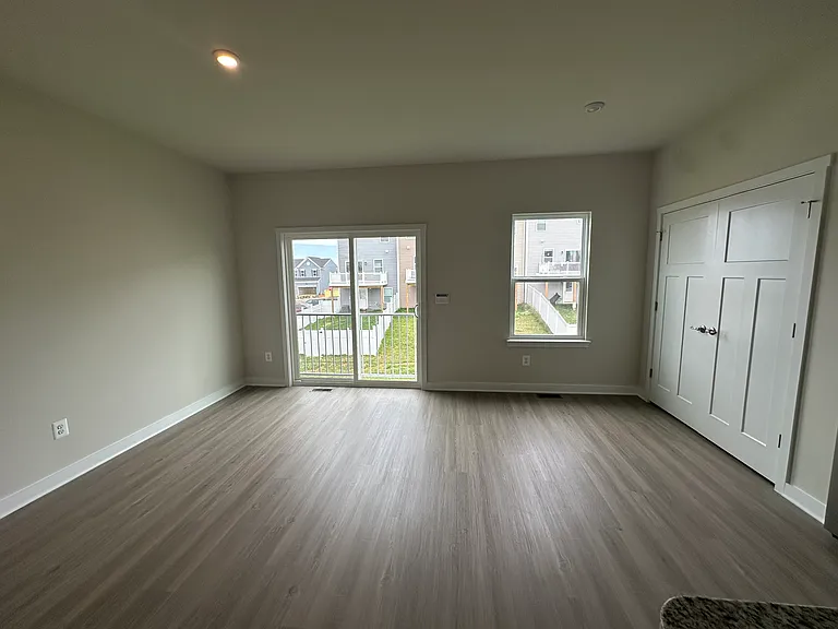 212 Huntwellwest Blvd — Photo 29