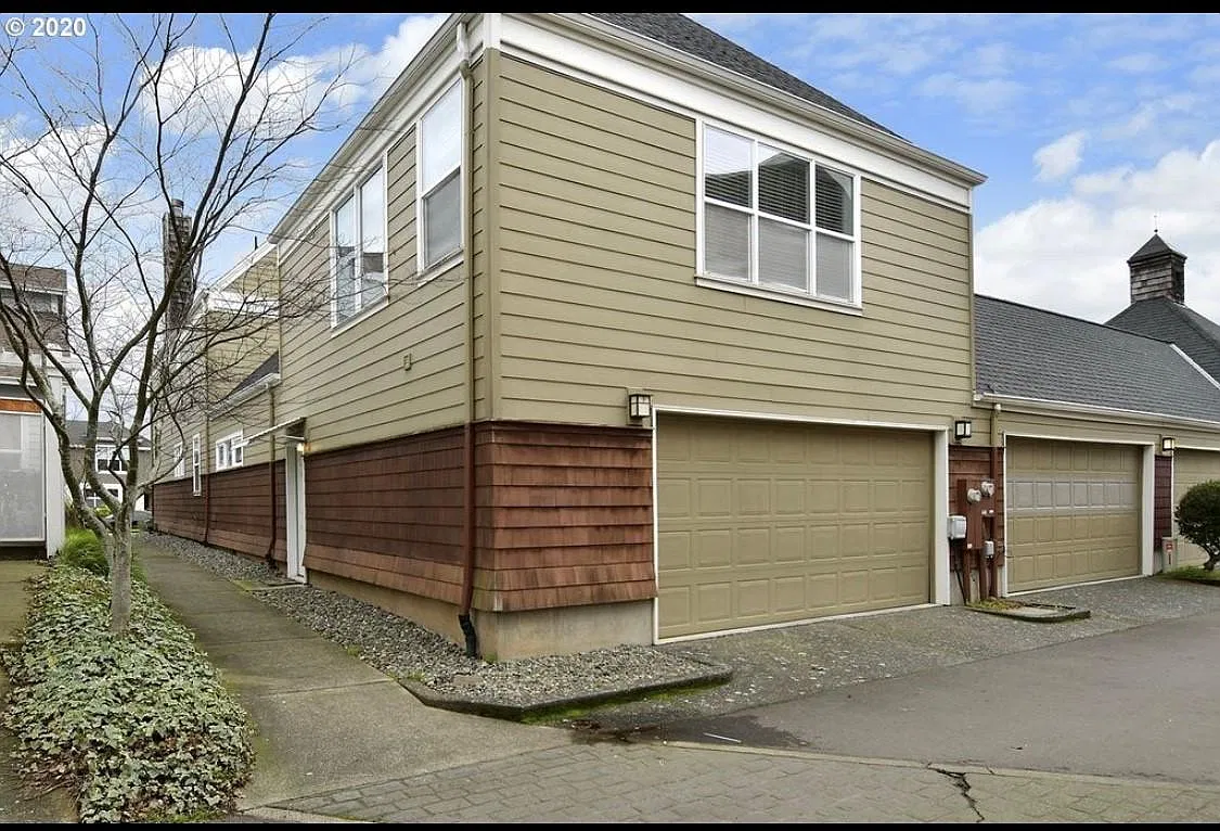 1425 NE Market Dr — Photo 1