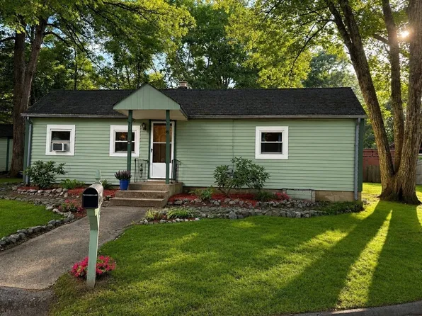 13 Park Ln, Wayland, MA 01778