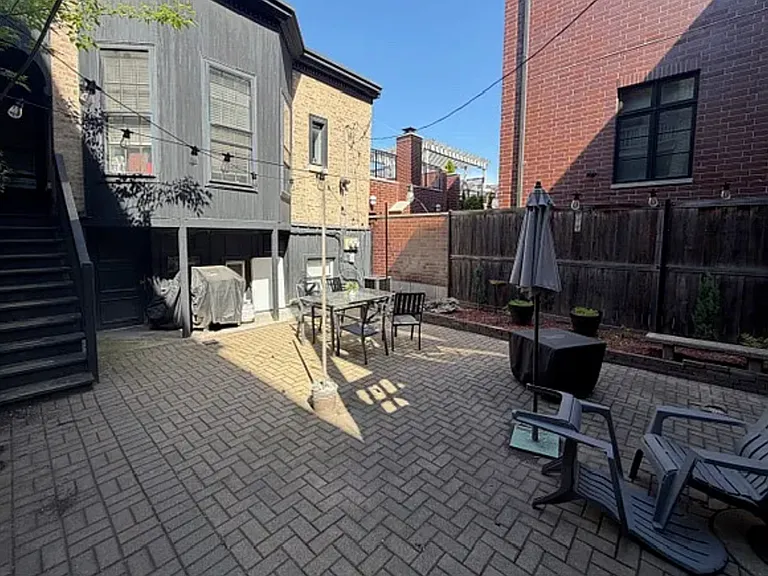 2118 N Seminary Ave — Photo 10