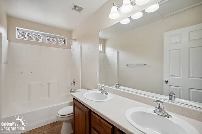 3528 E Carisbrook Dr — Photo 13