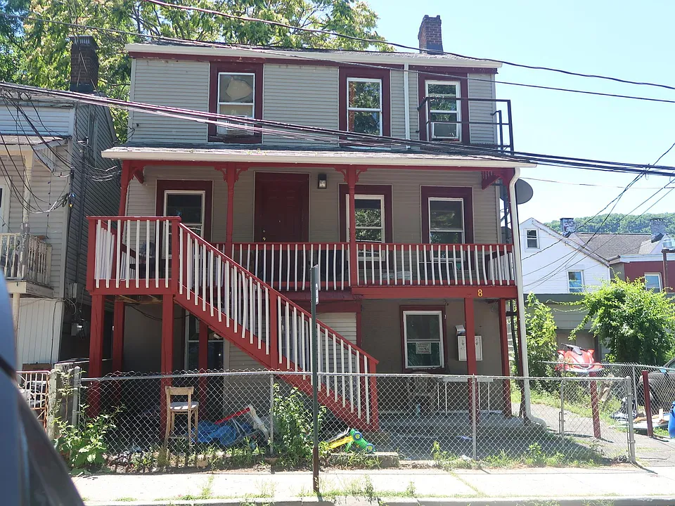 8 Jefferson St #3