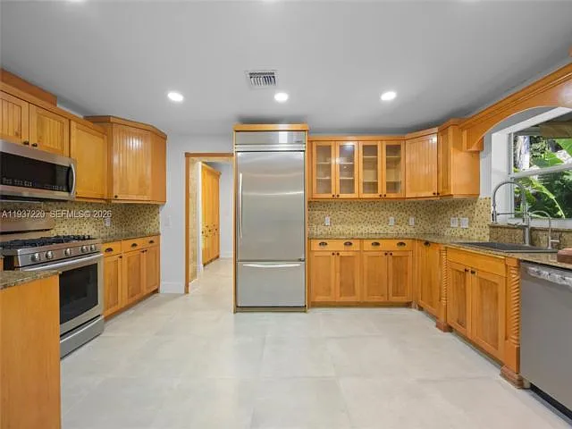 5300 SW 162nd Ave — Photo 4