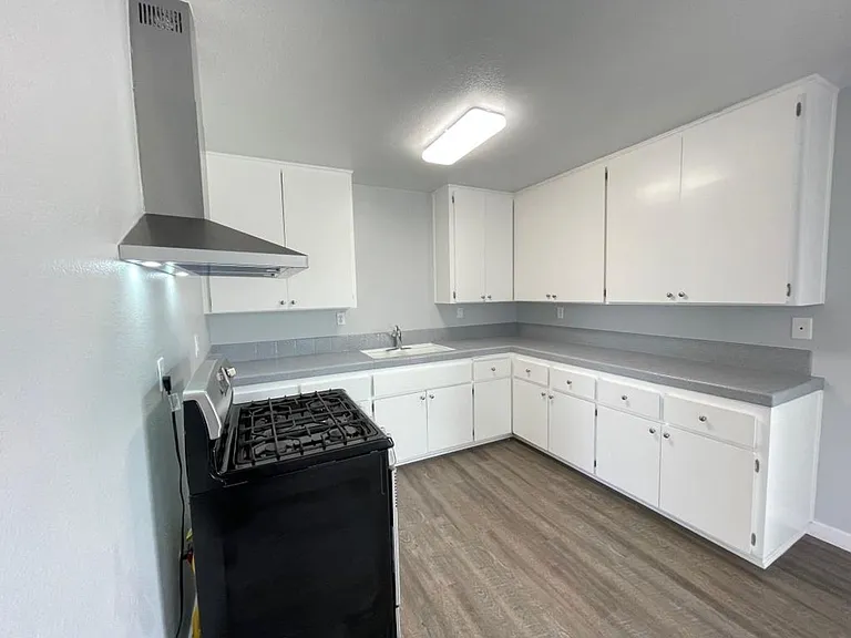 1302 Arlington Pl — Photo 7