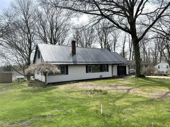 326 Frazier Dr, New Castle, PA 16105