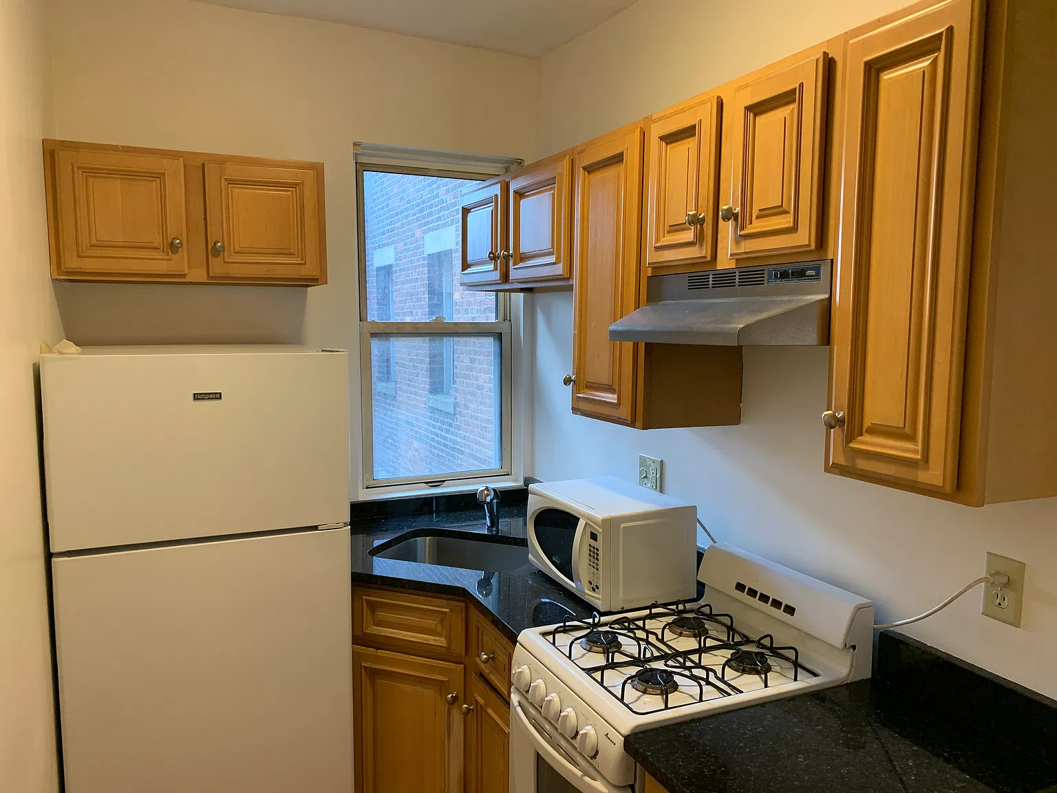 2 bed, $2,400 — Photo 4