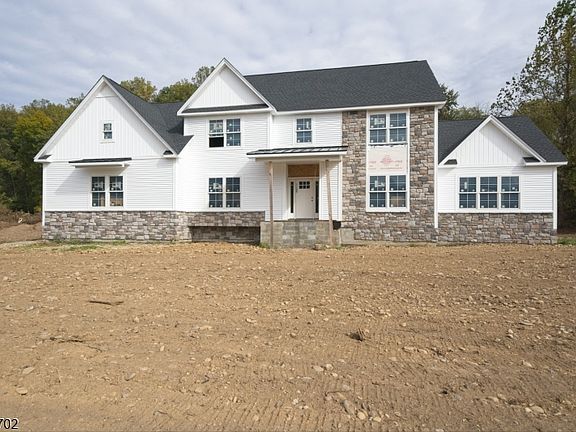 2nd image of 6 Highland Meadows Road