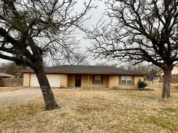 2608 Oaks Dr, Granbury, TX 76049