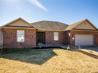 747 Hickman Dr, Pea Ridge, AR 72751