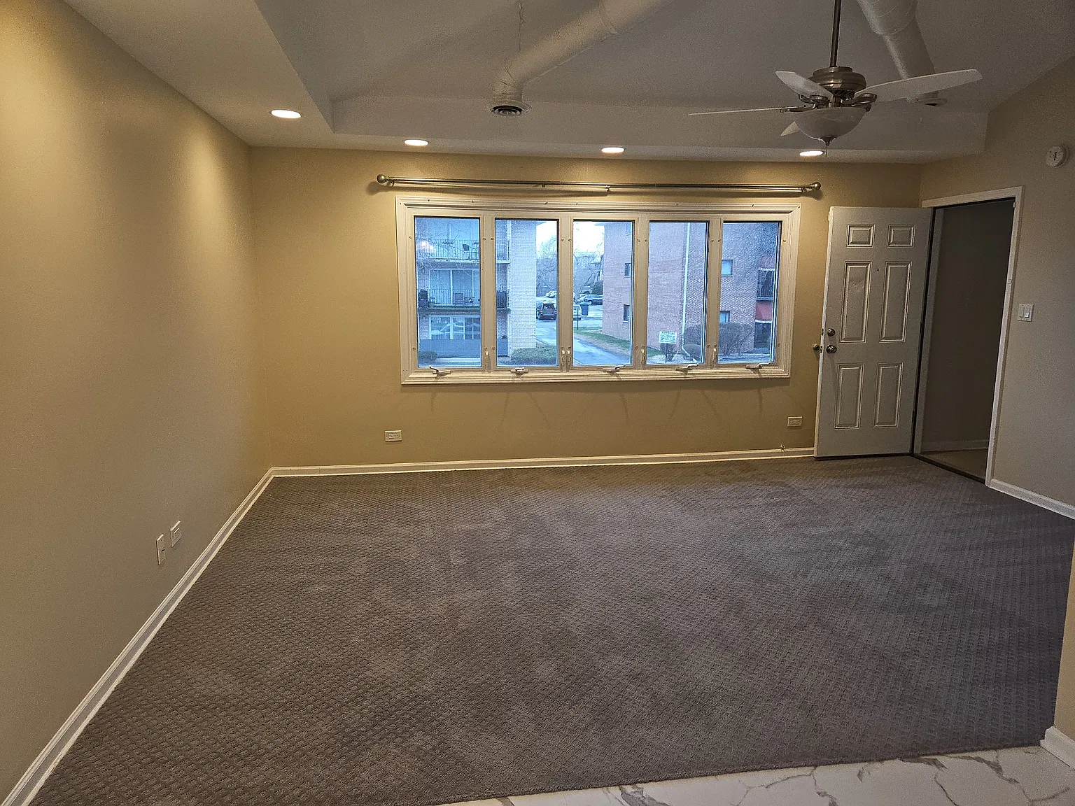 3 bed, 1300 sqft, $2,400 — Photo 3