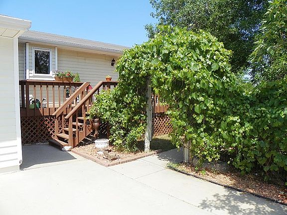 4th image of 2233 Willow Creek Rd