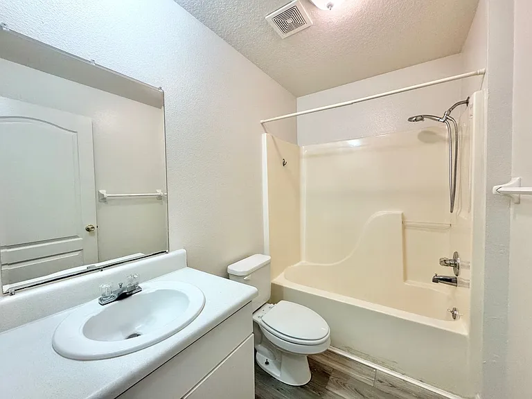 3228 Courtney Dr — Photo 17