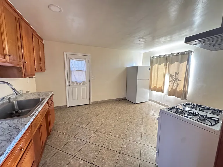 2813 Independence Ave #A — Photo 3