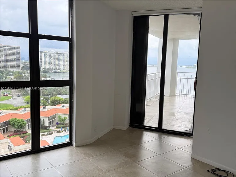 4000 Towerside Ter #1401 — Photo 21