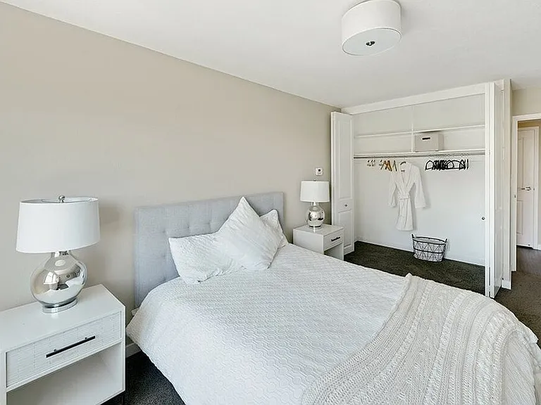 735 St. Clair — Photo 4
