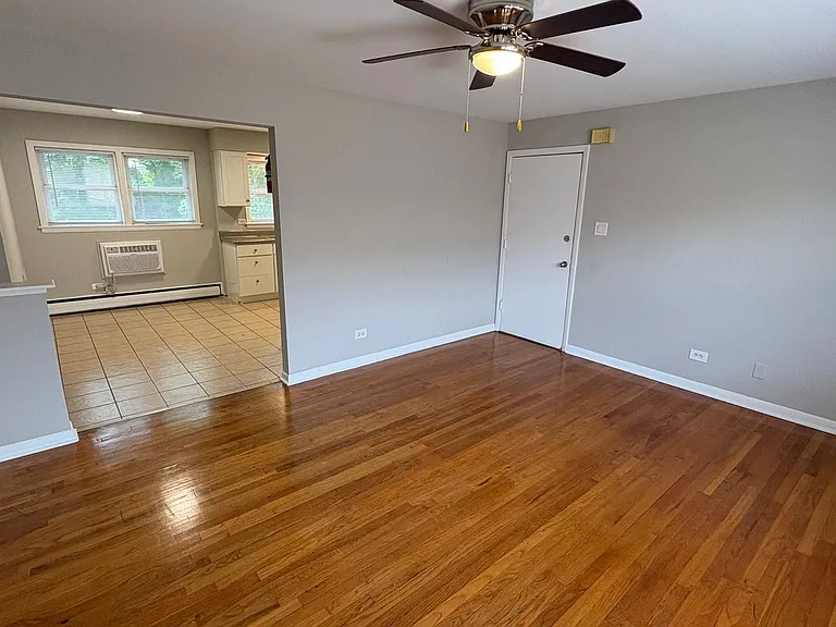 12845 Hoyne Ave — Photo 1